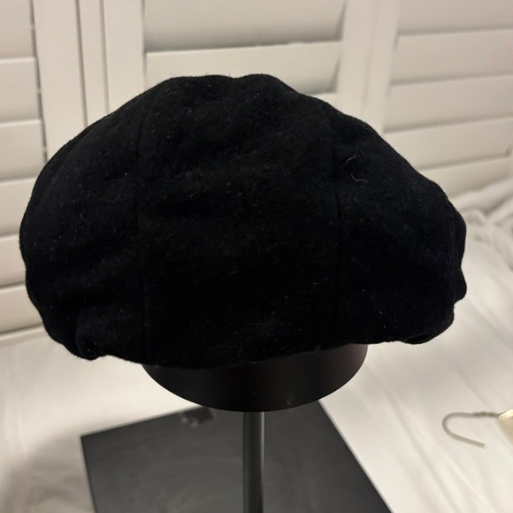 Classic Black Flat Cap - Picture 4 of 5